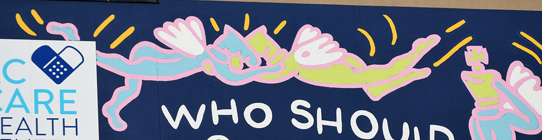 堪萨斯城的世界艾滋病日壁画传达了一个信息:耻辱=仇恨