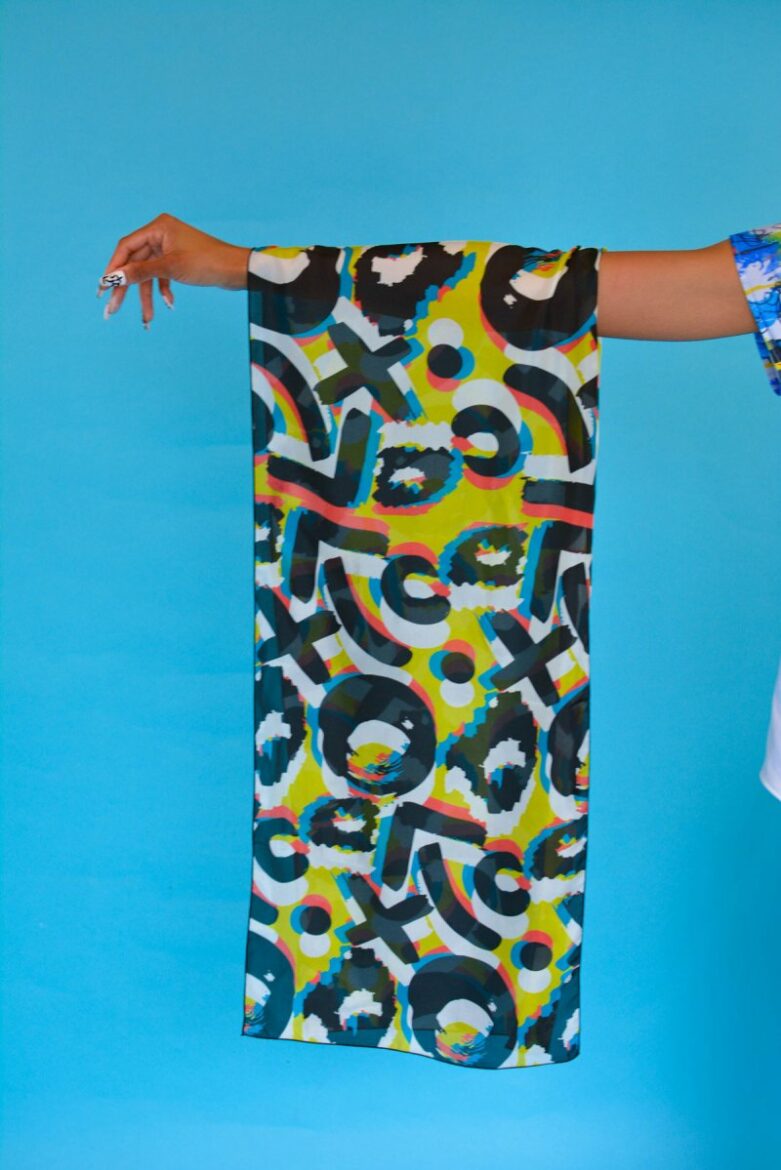惠特尼·曼尼（Whitney Manney）的围巾在“ Bel-Air”上出演。