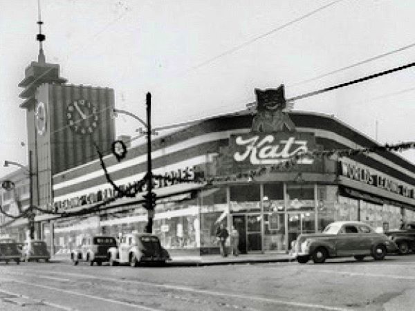 著名的卡茨商店就在西港路的大街上。