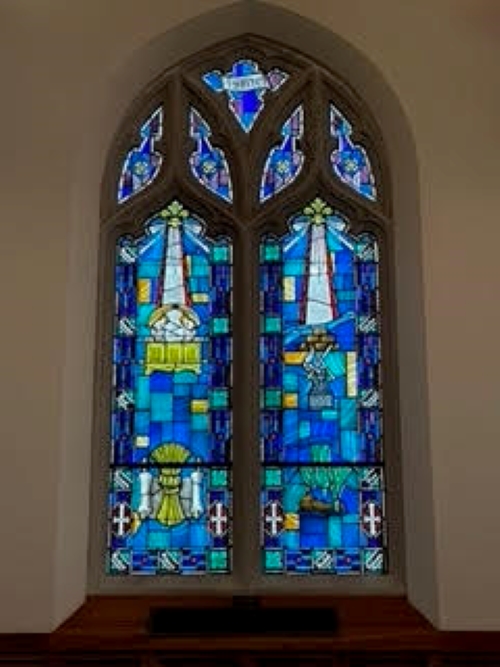 中央联合卫理公会教堂的彩色玻璃窗。