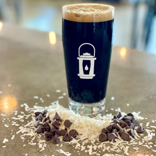 Pathlight Brewing的Mounds Mega Moo-La黑啤。